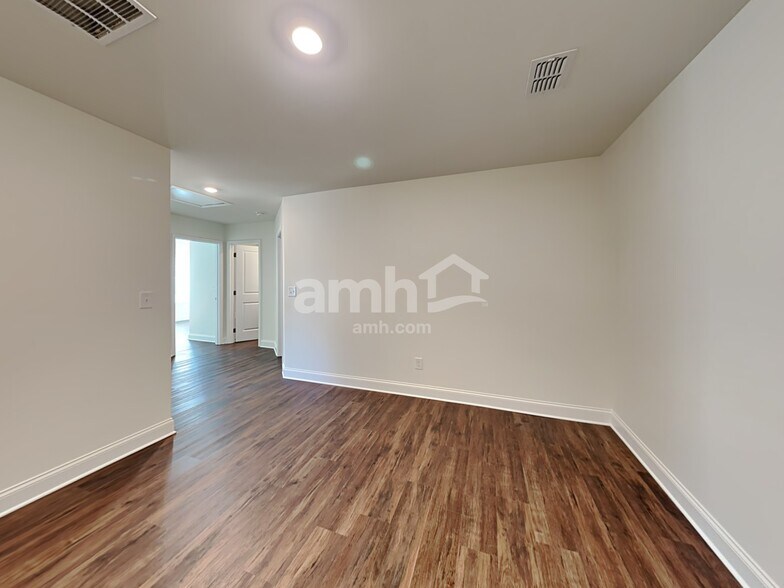 Building Photo - 532 Summit View Lane