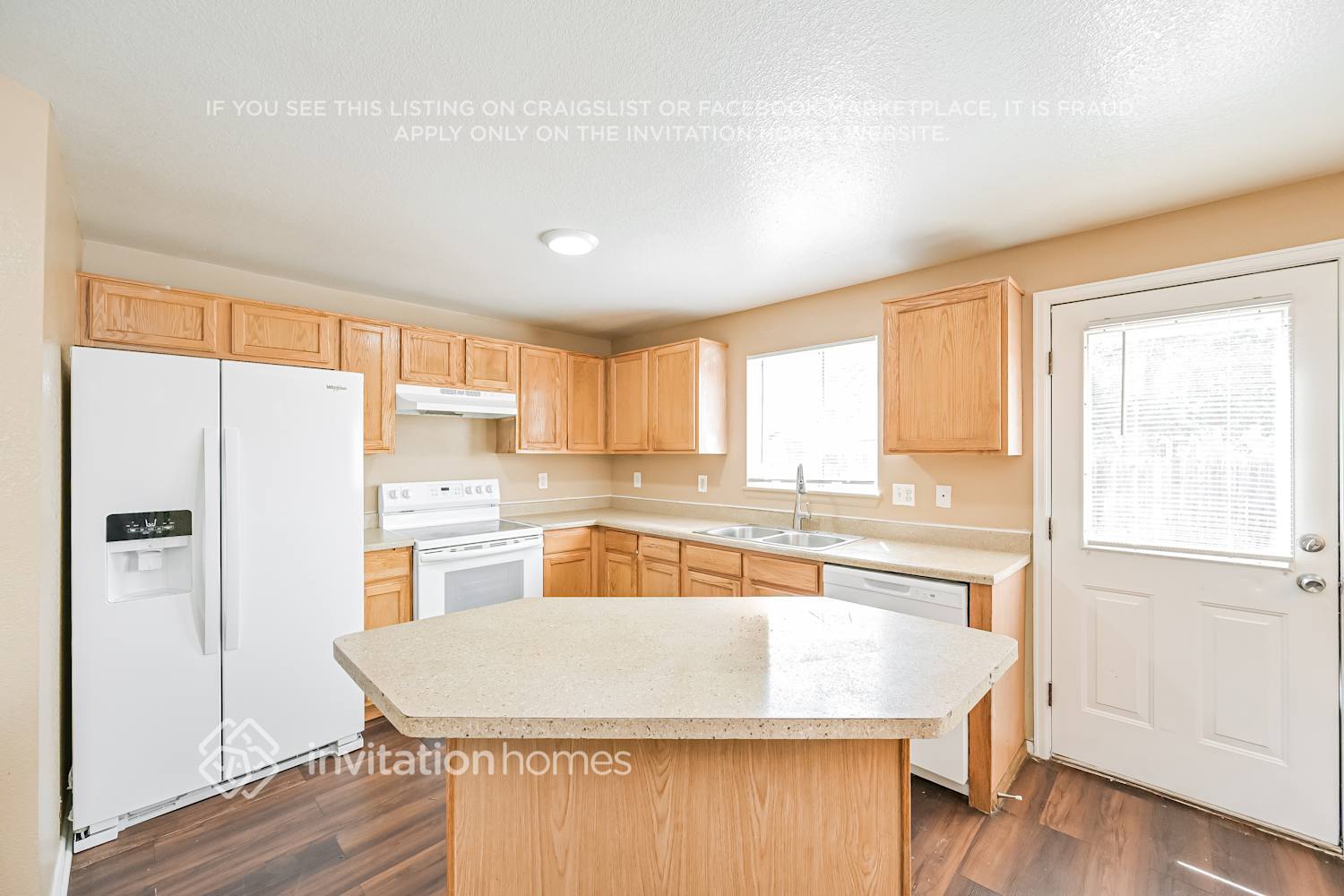 Building Photo - 14922 E 50th Dr