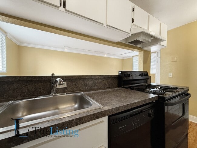 Building Photo - 1301 S Howard Ave