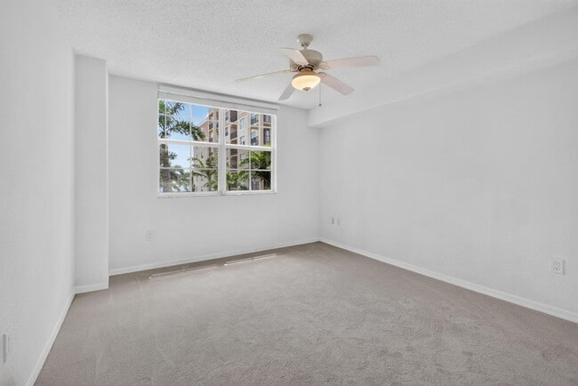 Building Photo - 1801 N Flagler Dr