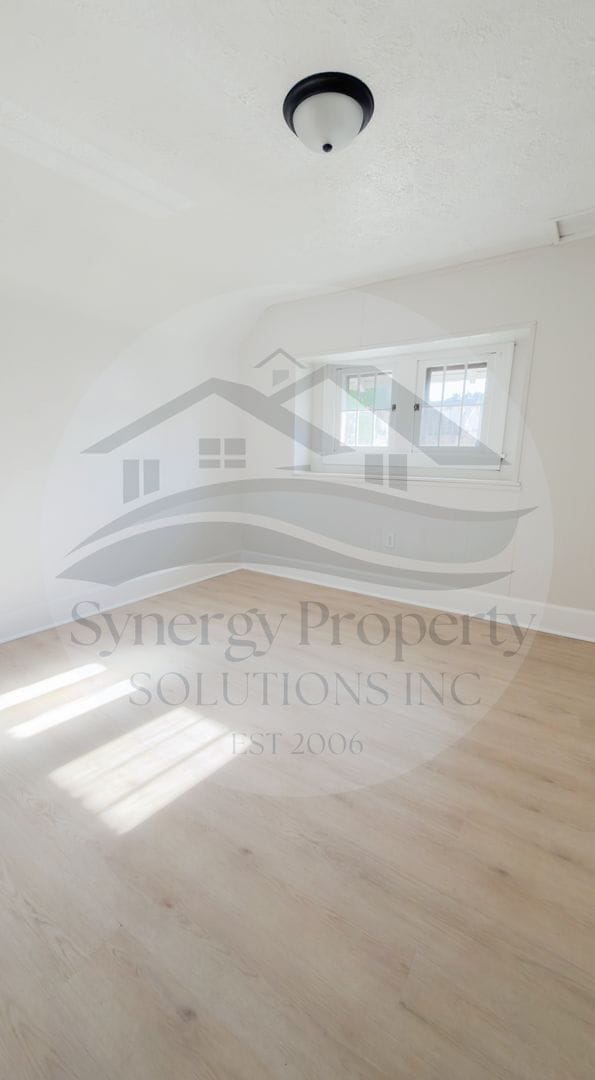 Building Photo - Large Home Available Now