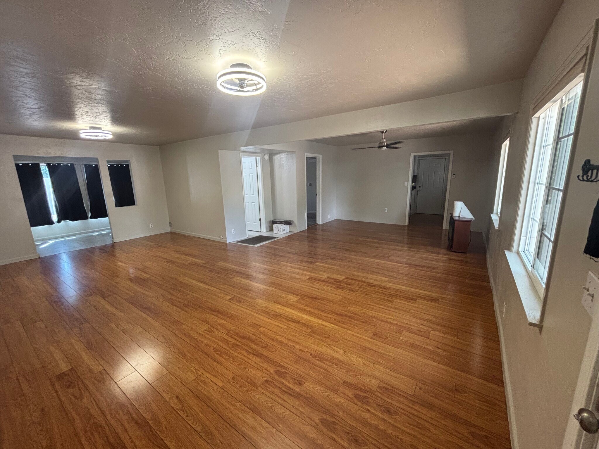 Living room - 306 Pine St