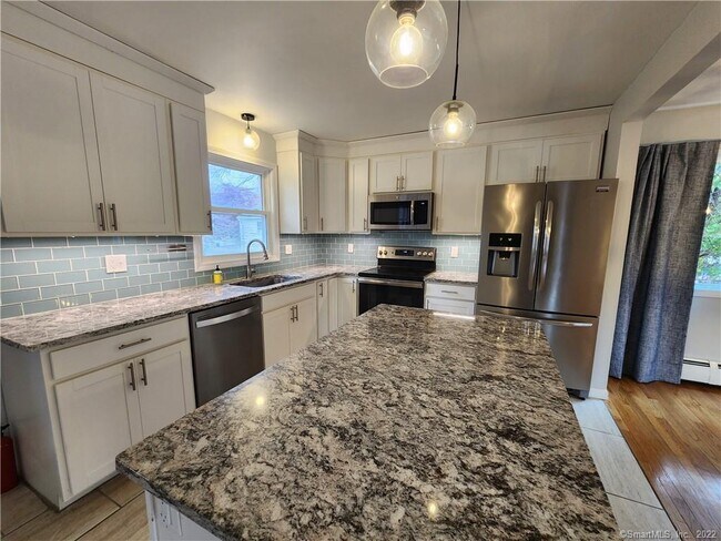 Building Photo - 24 Savi Ave