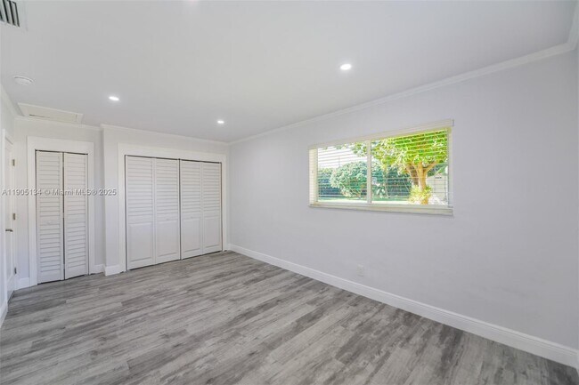 Building Photo - 11811 NW 5th Ct