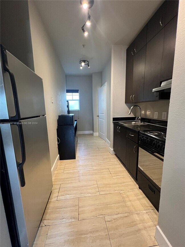 Building Photo - 1330 Pennsylvania Ave