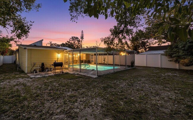 Building Photo - Charming Sarasota Retreat –4-Bedroom/3-Bathroom Modern Pool Home Near Everything!