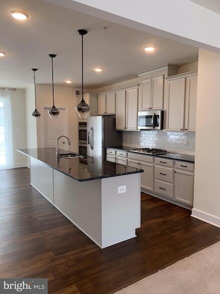 Building Photo - 3922 Rock Spring Dr