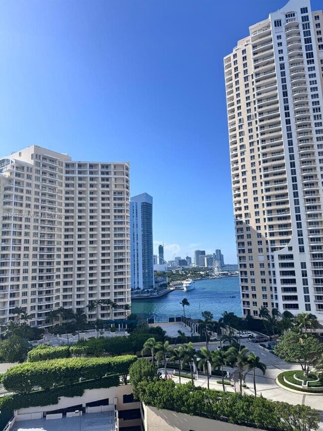 Building Photo - 540 Brickell Key Dr