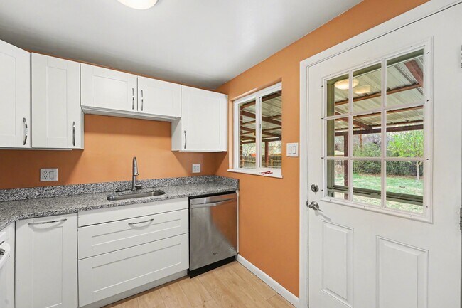 Building Photo - 424 S Locust St