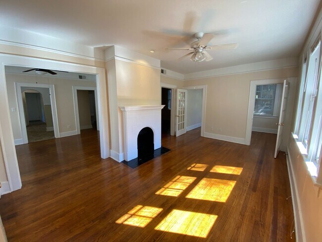 Building Photo - 542 E 49th St