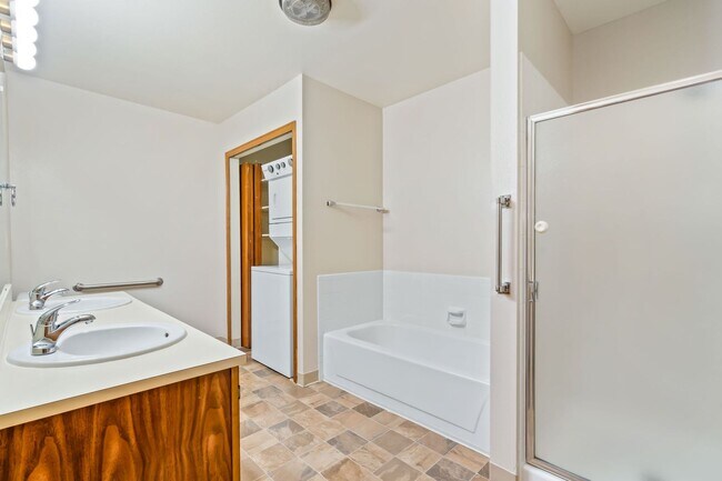 Building Photo - 4560 Larkbunting Dr