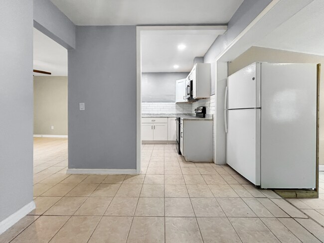 Building Photo - 203 5th Ave NW