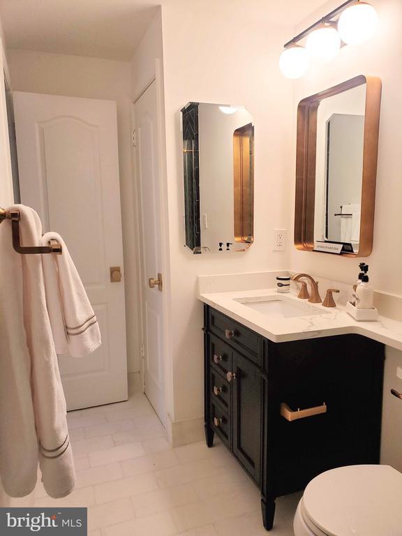 Building Photo - 1211 S Eads St