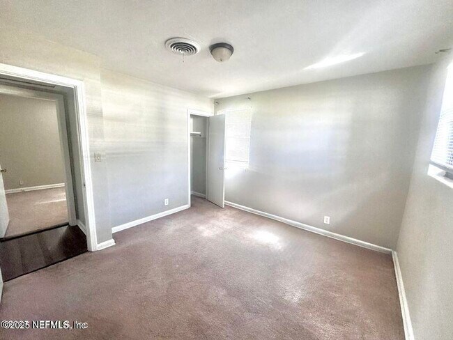 Building Photo - 6422 Solandra Dr