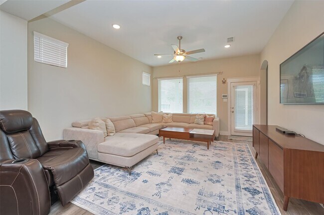 Building Photo - 17026 Canosa Dr