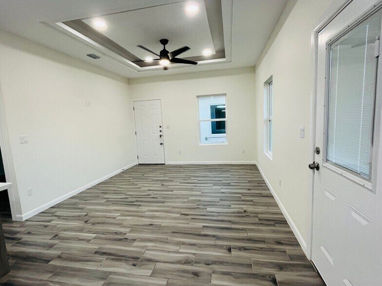 Building Photo - 1606 Angelina Dr