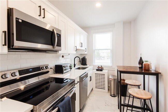 Building Photo - 131 Broadway