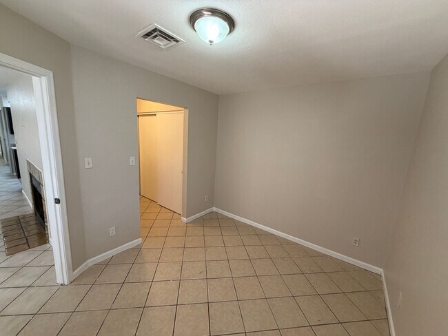 Building Photo - 4820 N 89th Ave