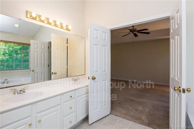 Building Photo - 9706 Ashburton Dr