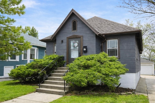 Building Photo - 119 E North Ave