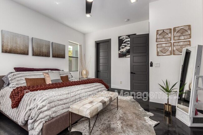 Building Photo - 4413 E Montecito Ave