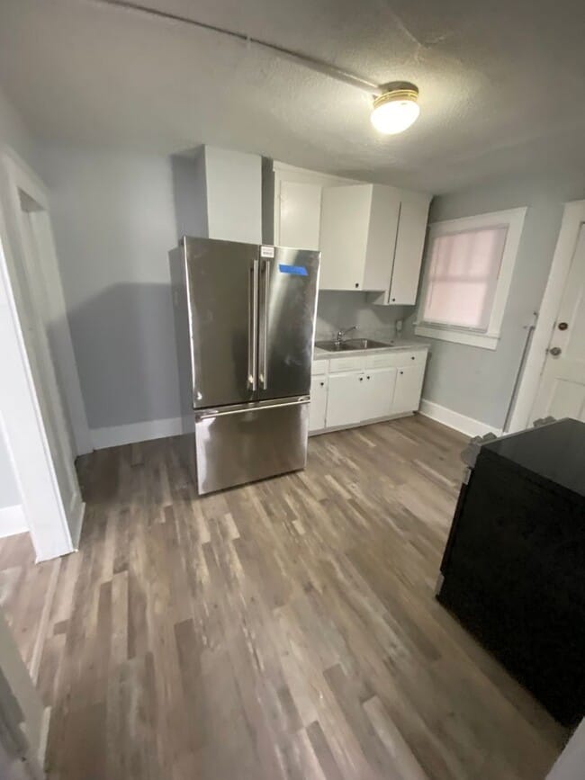 Building Photo - Dowtown Gadsden - Newly Renovated- Spacious