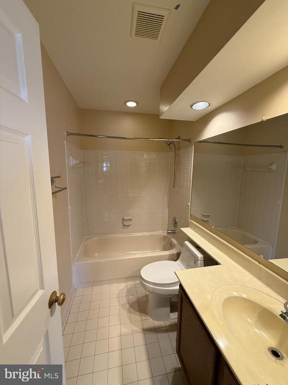 Building Photo - 4221 Devonwood Way