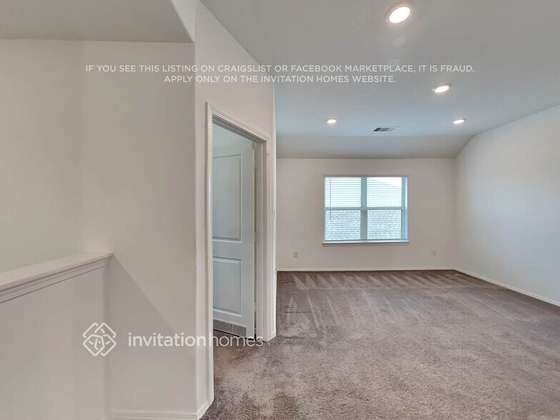 Building Photo - 752 Scenic Lake Dr