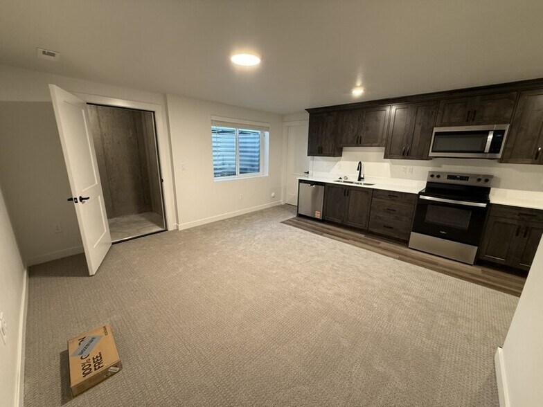 Building Photo - 2823 W 2720 N