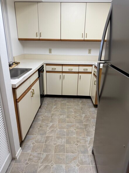 Building Photo - 2333 Feather Sound Dr