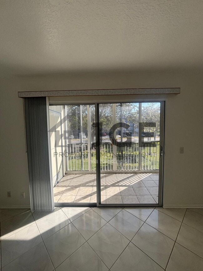 Building Photo - 12600 Sw Ct-5