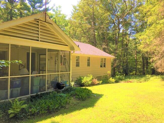 Building Photo - 53 Deerhaven Rd