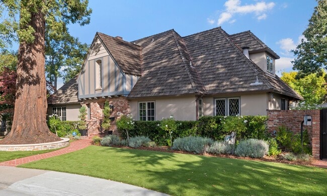 Building Photo - Exquisite English Tudor Estate on Private ...