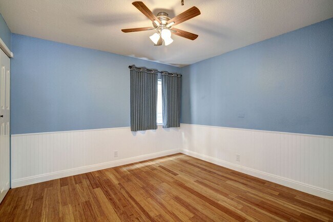 Building Photo - $3200 / Fabulous 2br / 2ba condo (Bankers ...