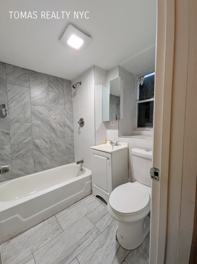 Building Photo - 28 Vineyard Ave