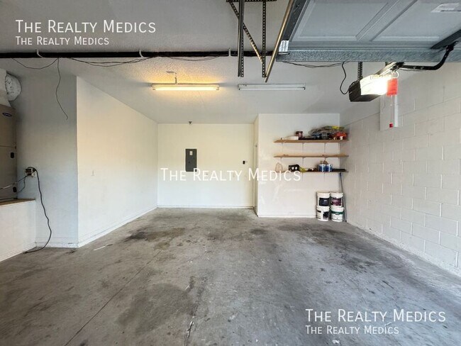 Building Photo - 2737 Scarborough Dr