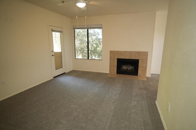 Building Photo - 4925 E Desert Cove Ave