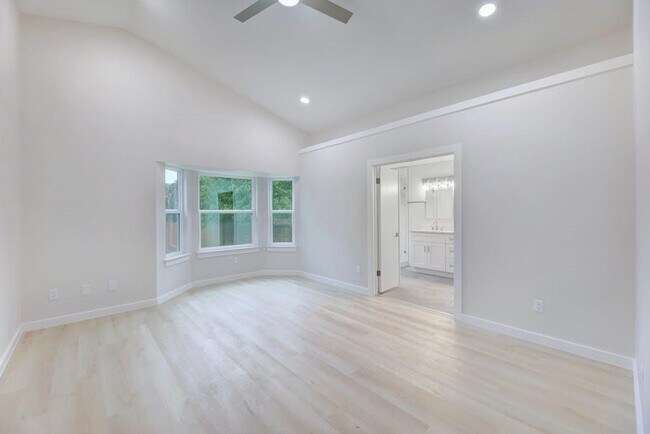 Building Photo - 2111 Rick Whinery Dr