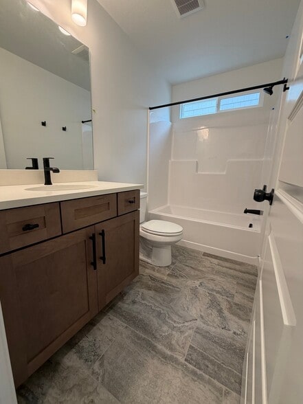 Building Photo - 4391 Templar Dr