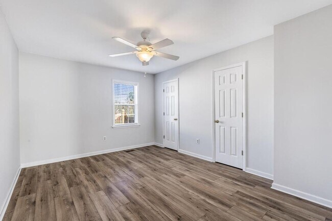 Building Photo - 4 Bedrooms/2 Bath Ranch Home!