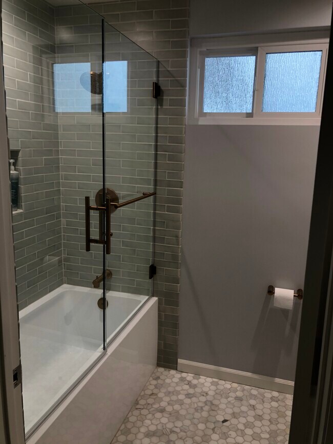 Building Photo - 2131 E 1st St