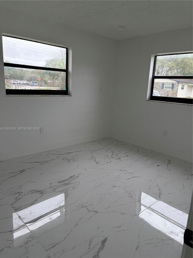 Building Photo - 6172 SW 44th St