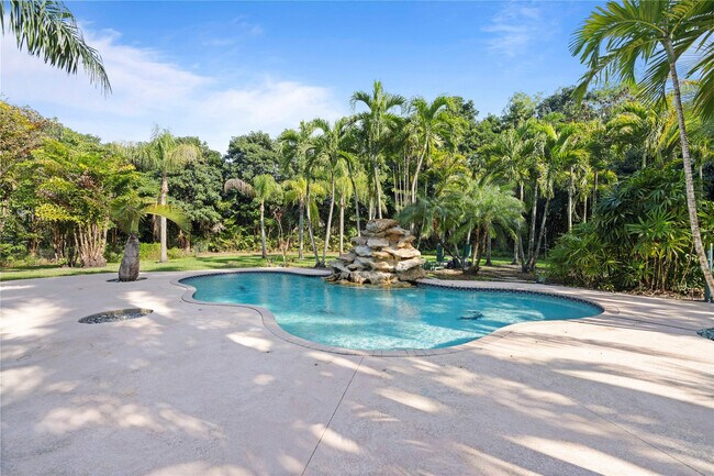 Building Photo - 16900 SW 62nd St