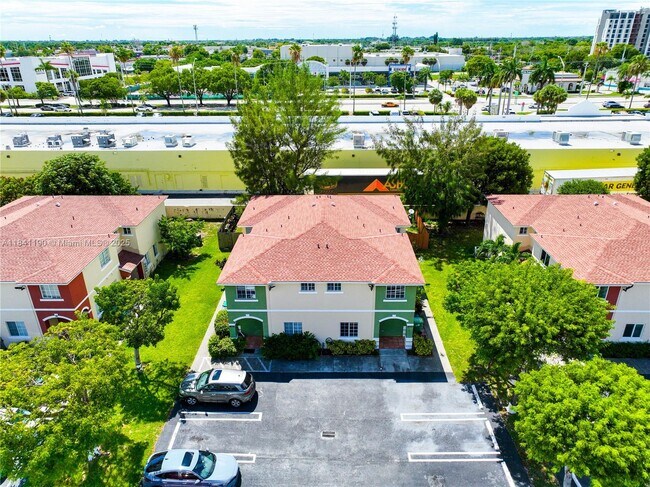 Building Photo - 18712 SW 100th Ave