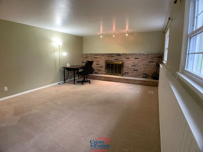 Building Photo - Spacious Niles Single Family