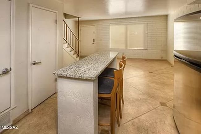 Building Photo - Cherry55-206