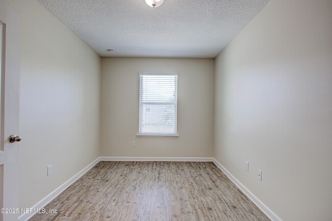 Building Photo - 417 Oasis Ln