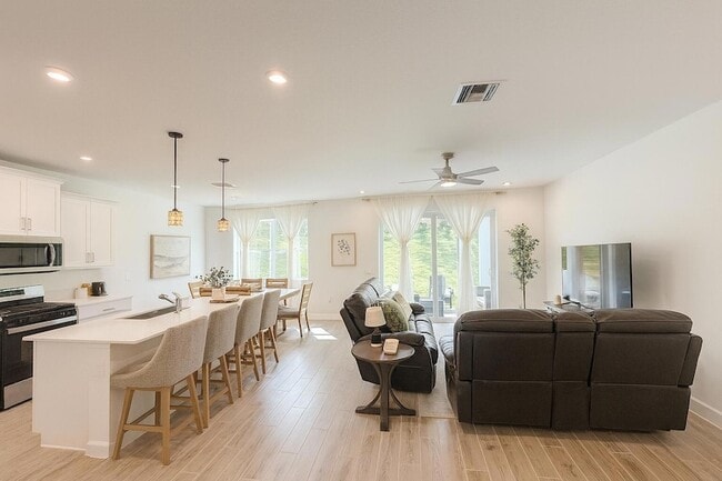 Building Photo - 14406 SW Skye Dr