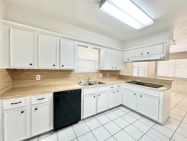 Building Photo - 43 W Torch Pine Cir