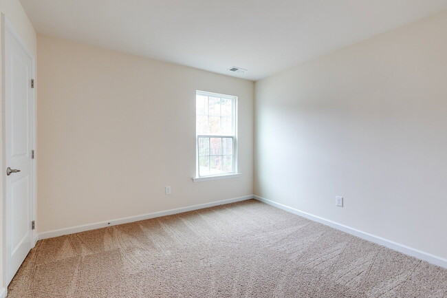 Building Photo - 5920 Regal Crest Terrace